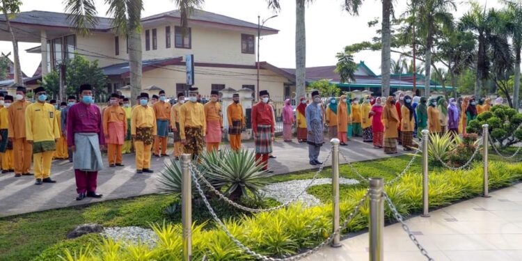 Bupati Tanjab Barat Pimpin Upacara HUT Provinsi Jambi Ke-65