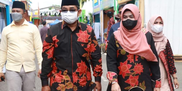 Tinjau Stand di Bazar HUT Jambi, Bupati Merasa Bangga Dengan Produk UMKM