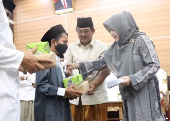 Milad Ke-56, Anwar Sadat Santuni Anak Yatim dan Lansia