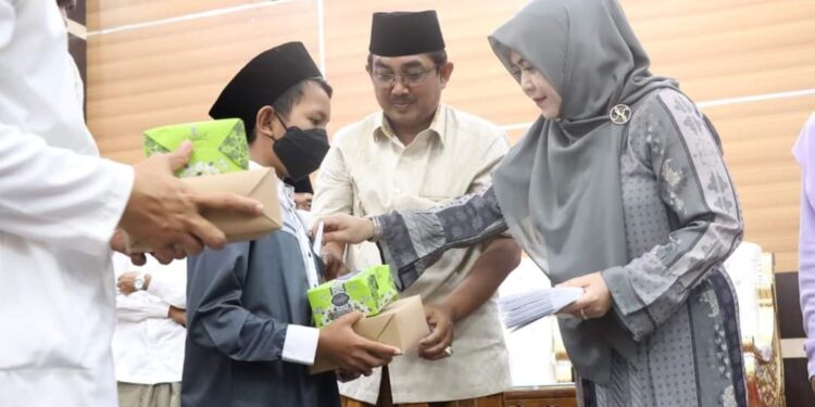 Milad Ke-56, Anwar Sadat Santuni Anak Yatim dan Lansia
