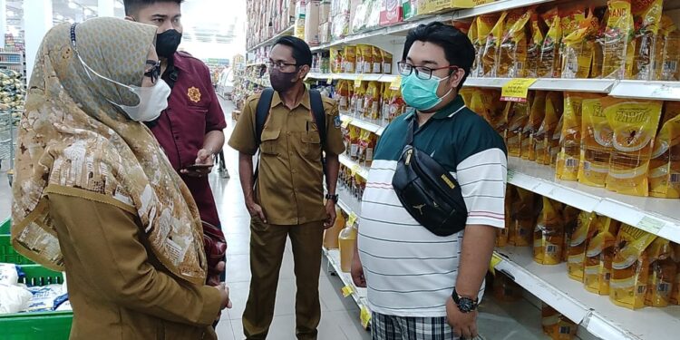 Diskoprindag : Hanya 2 Mini Market yang Jual Minyak Goreng Subsidi di Kualatungkal