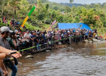 Gebernur Jambi Beserta Istri Mancing di Lubuk Larangan Desa Rantau Kermas