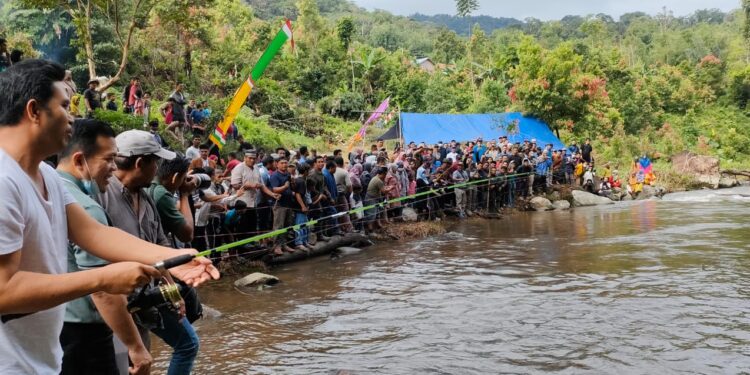 Gebernur Jambi Beserta Istri Mancing di Lubuk Larangan Desa Rantau Kermas