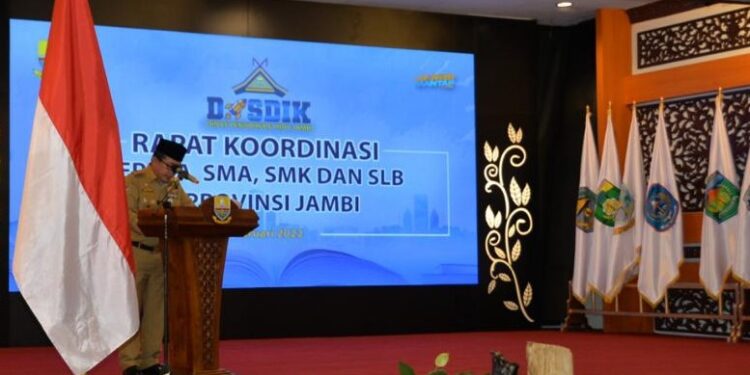 Ikuti Rakor Kepsek SMA, SMK, SLB, Gubernur : Pemprov Terus Dorong Peyetaraan Pendidikan Minimal S2