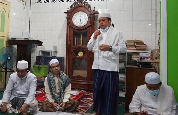 Safari Subuh Berjamaah di Masjid Al Munawwarah Kualatungkal, Al Haris Sebut Pentingnya Pendidikan Agama Bagi Generasi Muda