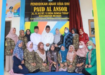 Bersama Ketua TP-PKK, Bupati Resmikan Gedung PAUD Desa Sungai Terap 