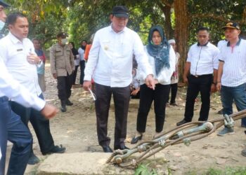 Jembatan gantung Putus, Wabup Himbau Camat dan Pihak Perusahaan Untuk Memperbaiki 