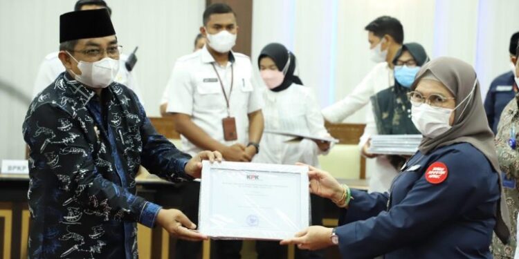 Pemkab Tanjabbar Terima 3 Piagam Penghargaan Dari KPK RI, Bupati : Ini Kabar Baik 