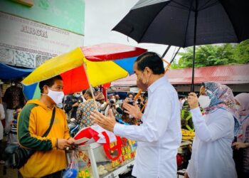 Presiden Beri BLT Minyak Goreng dan BMK di Kota Jambi