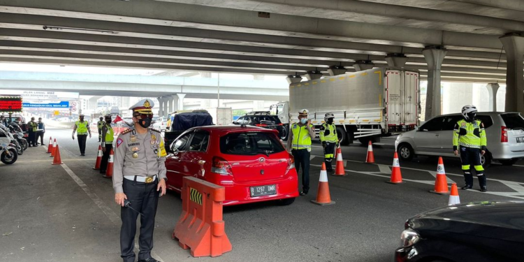 Mudik 2022, Pengendara Dihimbau tidak Berhenti di Bahu Jalan Tol