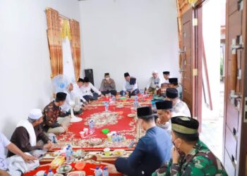 Safari Ramadhan di Desa Tanjung Paku, Wabup Serahkan Bantuan CSR 