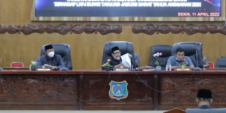 Hadiri Rapat Paripurna Ketiga DPRD, Wabup Sampaikan Tanggapan Bupati