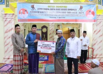 Safari Ramadhan di Kelurahan Senyerang, Wabup Bagikan CSR Untuk Masjid 