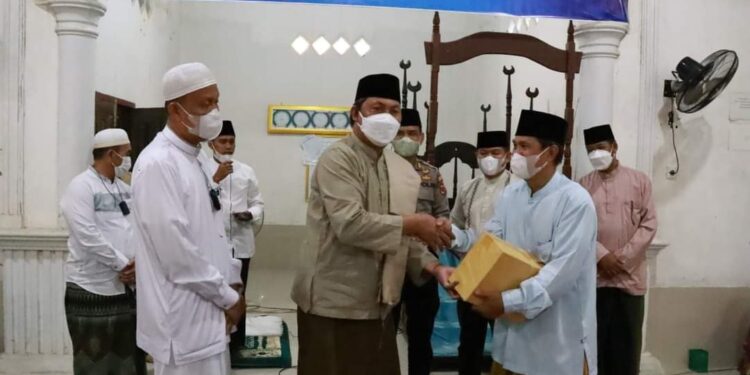 Safari Ramadhan di Desa Mandala Jaya, Wabup Salurkan Sembako PetroChina