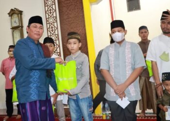 Safari Ramadhan di Desa Pematang Pauh, Wabup Bagikan Sembako Bantuan PT. Sawitindo Jambi