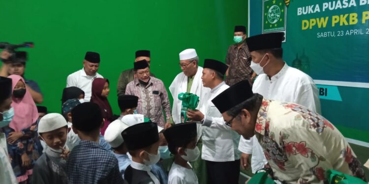 DPW PKB Jambi Gelar Buka Bersama dan Santuni Puluhan Yatim Piatu