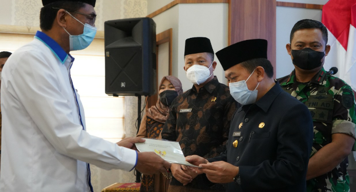 Danrem 042/Gapu Hadiri Penyerahan Sertifikat Tanah Wakaf Tahun 2022