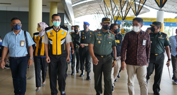 Danrem 042/Garuda Putih Pantau Arus Mudik Lebaran 1443 H Di Terminal Bandara STS Jambi