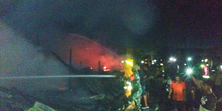 Kebakaran Hanguskan 7 Kios di Desa Tanjung Sawit Kampar