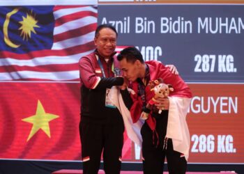 Persembahkan Emas Pertama untuk Angkat Besi