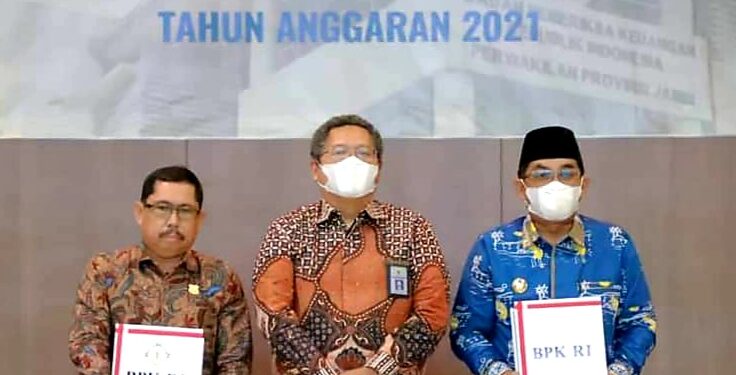 Ketua DPRD Tanjabbar Terima Penghargaan WTP Dari BPK-RI  Perwakilan Jambi 