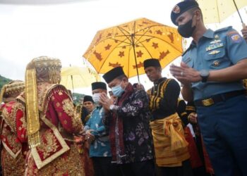 Al Haris Terima Gelar Adat Depati Tiang Negeri