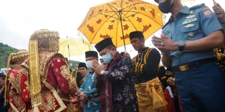 Al Haris Terima Gelar Adat Depati Tiang Negeri