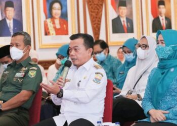 Al Haris pada Acara Pencanangan Bulan Imunisasi Anak Nasional (Foto: Kominfo Prov Jambi)