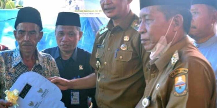 Wakil Gubernur Jambi Serahkan Bantuan Bedah Rumah Program Baznas