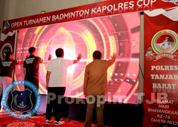 Hadiri Oven Turnamen Badminton Kapolres Cup, Bupati Apresiasi Polres Tanjab Barat 