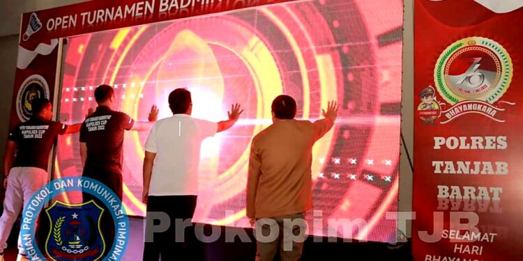Hadiri Oven Turnamen Badminton Kapolres Cup, Bupati Apresiasi Polres Tanjab Barat 