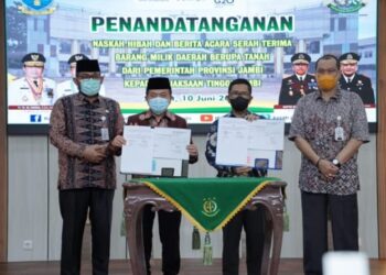 Pemprov Jambi Serahkan Hibah Tanah Kepada Kejati