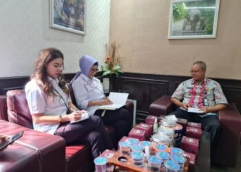 Ketua DPRD Sumsel Hj RA Anita Noeringhati SH MH saat melakukan monitoring terhadap upaya Dinas Peternakan Kabupaten OKI dalam rangka antisipasi wabah penyakit Mulut dan Kuku (PMK) pada hewan kurban menjelang Hari Raya Idul Adha 1443 H.