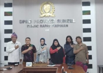 Ketua DPRD Provinsi Sumatera Selatan (Sumsel) Hj RA Anita Noeringhati saat menerima Panitia Pemilihan Putra Putri Palembang Darussalam di ruang pertemuan di Gedung DPRD Sumsel, Selasa (19/4). (Photo: ist).