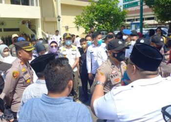 Ketua DPRD Sumsel Anita Temui Massa Aksi Pedagang Kaki Lima