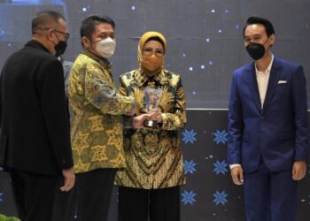 Ketua DPRD Sumsel Anita Raih Penghargaan Lintas Politika 2022