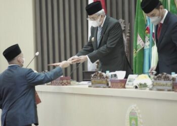 Rapat Paripurna DPRD Pandangan Umum Fraksi-fraksi Terhadap Raperda Pertanggungjawaban APBD TA 2021