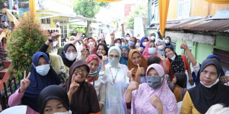 Ketua DPRD Provinsi Sumatera Selatan (Sumsel) Hj RA Anita Noeringhati melakukan reses pribadi tahap I kesejumlah titik di kota Palembang, Minggu (20/3). (Photo: hms/ist).