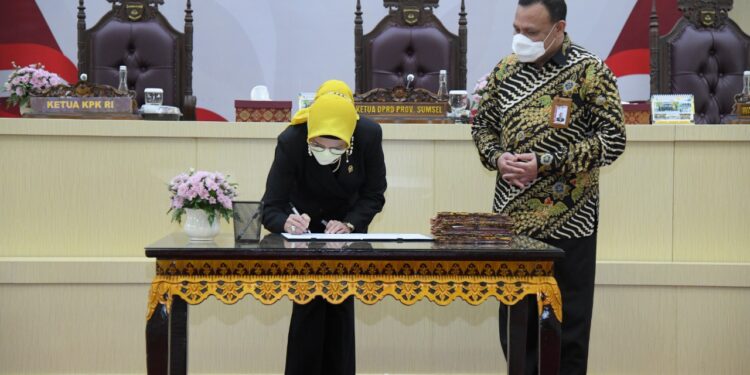 Dukung Upaya Pemberantasan Korupsi, Ketua DPRD Sumsel Tanda Tangani Fakta Integritas dengan KPK