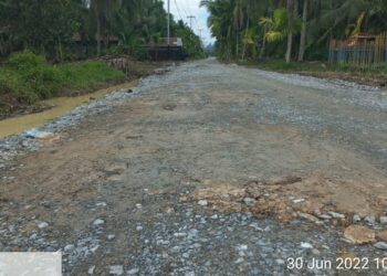 Proyek peningkatan Jalan Manunggal 2 – Parit 4 Darat Senilai Hampir 1 Milyar Diduga Asal Jadi