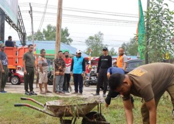 Ikut Gotong-royong Rumah Ibadah, Bupati Harap Kerukunan Umat Beragama Tetap Terjaga