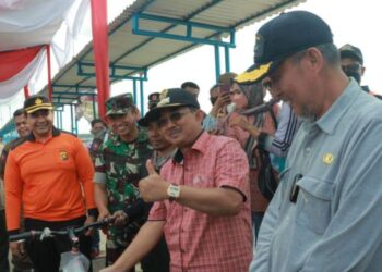 Buka Lomba Menongkah Berselancar Di Lumpur, Bupati : Mari Kita Angkat dan Lestarikan Kearifan Lokal 