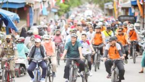 Bersama Wabup, Bupati Lepas Sekaligus Ikut Giat  Sepeda Santai