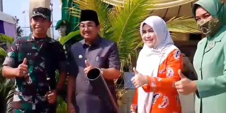 Buka Pameran Bazar, Bupati Didampingi Ketua TP-PKK