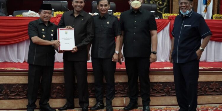 Al Haris Sampaikan Nota Pengantar KUPA dan PPAS APBD-P 2022
