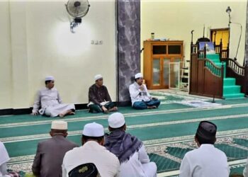 Bupati Tanjab Barat Safari Subuh di Masjid Darussalam Kelurahan Tungkal III