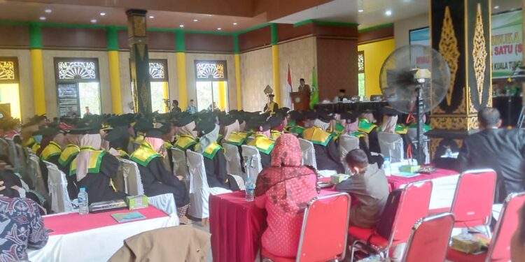 Bupati Tanjabbar Hadiri Wisuda Sarjana STAI An-Nadwah Kualatungkal