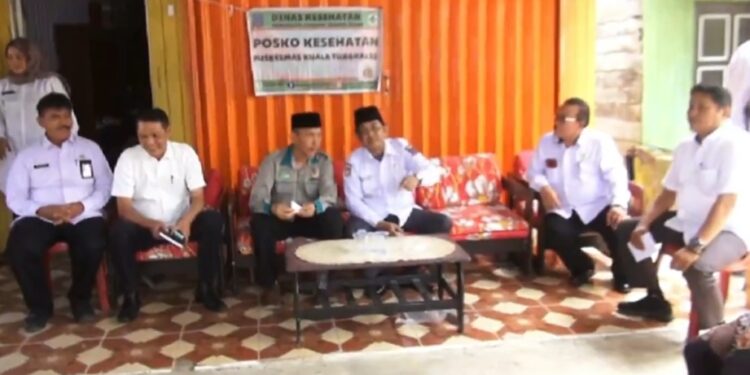 Anwar Sadat Serahkan Bantuan Korban Bencana Kebakaran di Tungkal Harapan