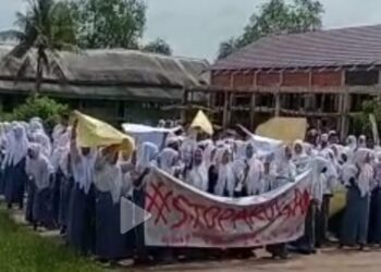 Dinilai Kepsek Arogan, Ratusan Siswa SMKN 1 Tanjabbar Demo
