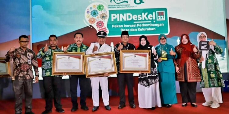 Juara Pertama Lomdeskel Tingkat Regional, Kades Purwodadi Terima Penghargaan